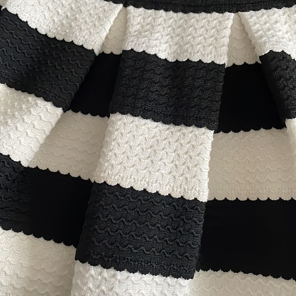 Moschino brand new skirt black white stripe US2 - Picture 2 of 9